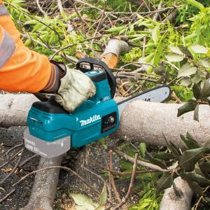 makita 10 inch chainsaw working